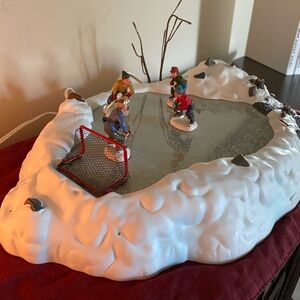 LEMAX - Ice Rink Scene with Animated Hockey Players - battery or plug in